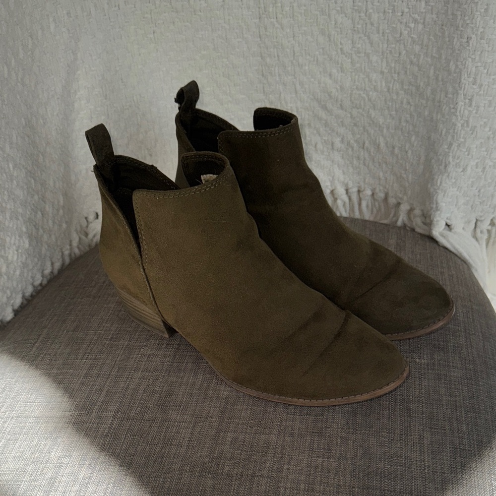 Stylish Green Suede Ankle Booties